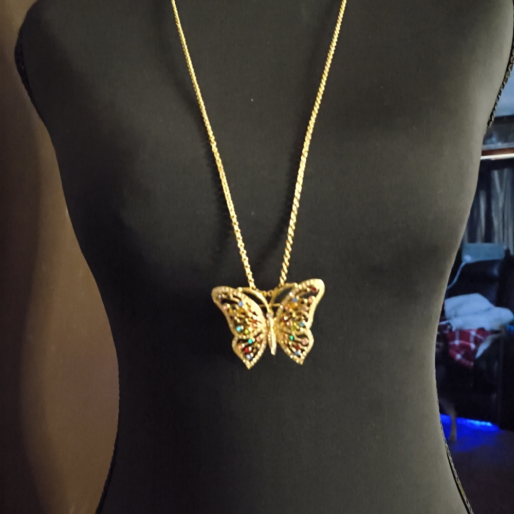 Avon Goldtone Butterfly Pendant/Broach Necklace with Multicolor Crystals